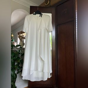 Classic crepe shift dress. Size medium. Never worn. Excellent condition.